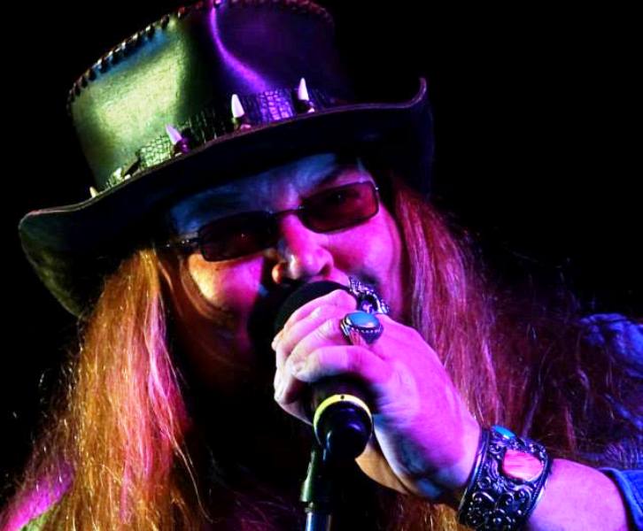Gig Mic Country Rocker fights for life