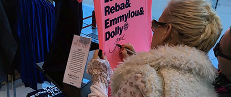 Lorrie Morgan vandalized Lorrie Morgan commits vandalism